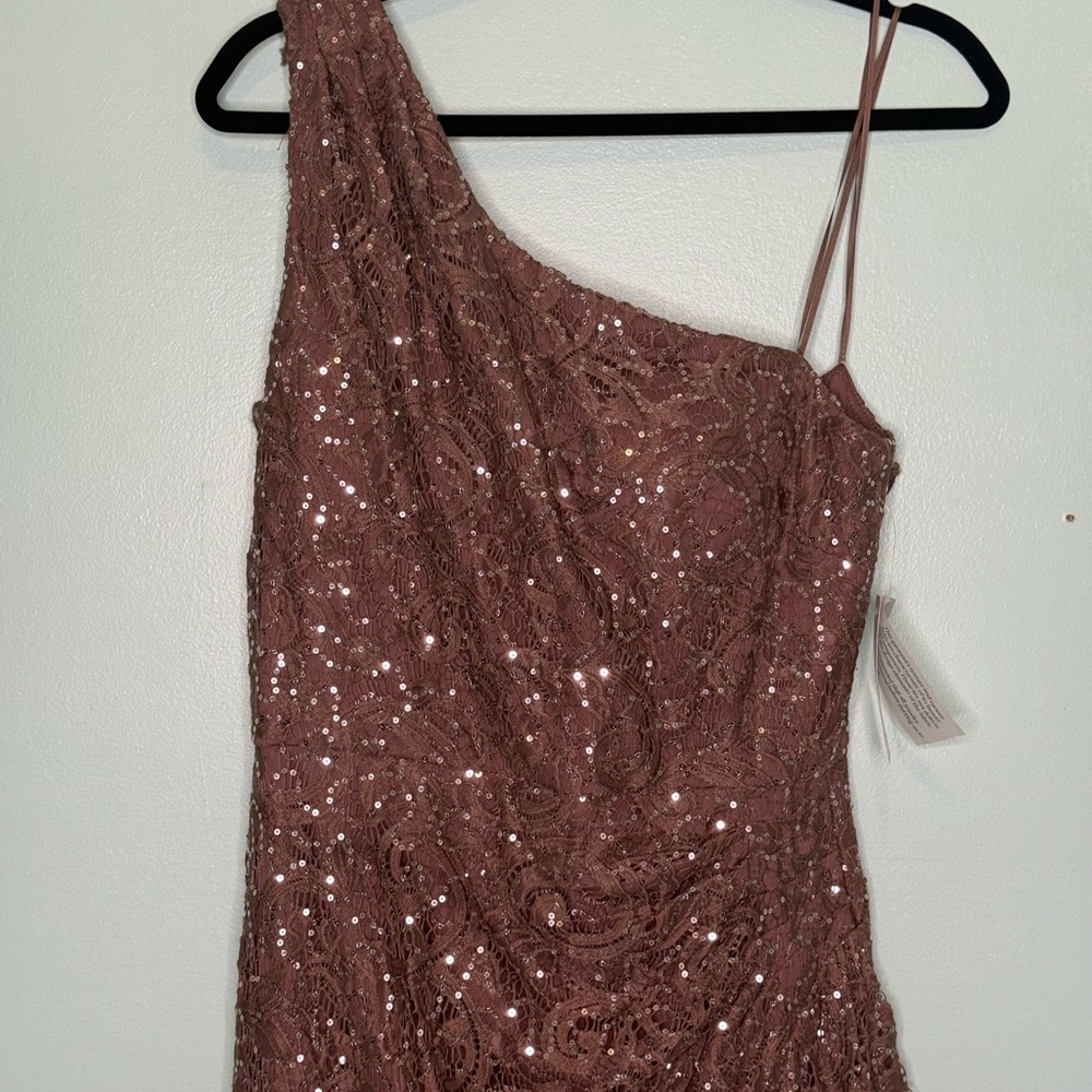 Alex Evenings One Shoulder sequin Lace A line gown in mocha - Picture 4 of 10